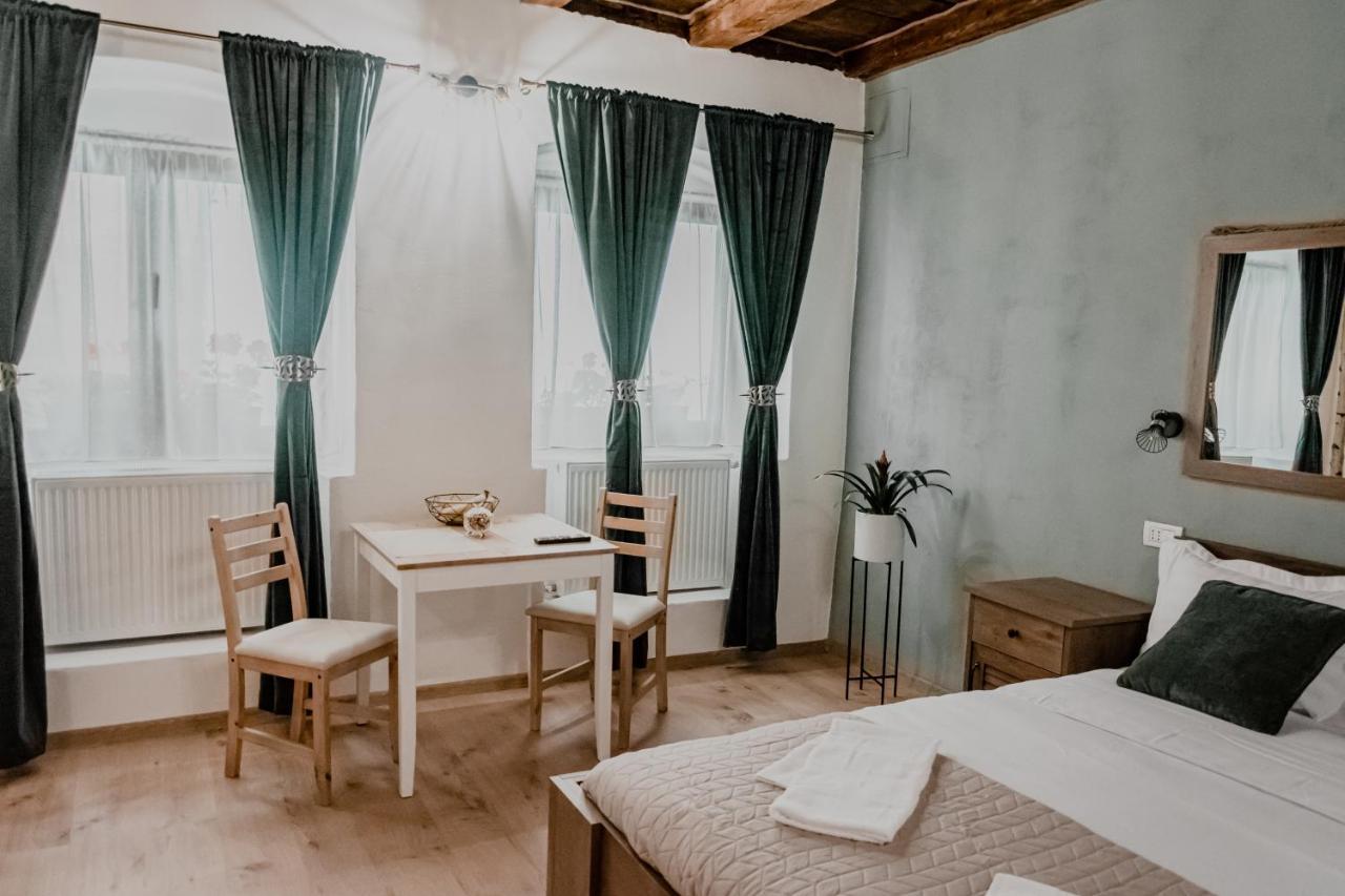 Central Garden Apartments Braşov Eksteriør billede