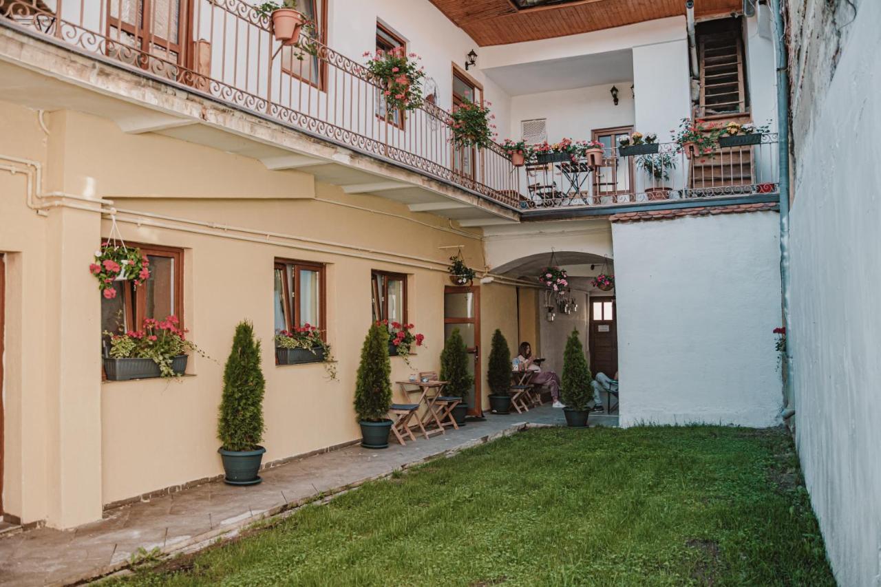 Central Garden Apartments Braşov Eksteriør billede