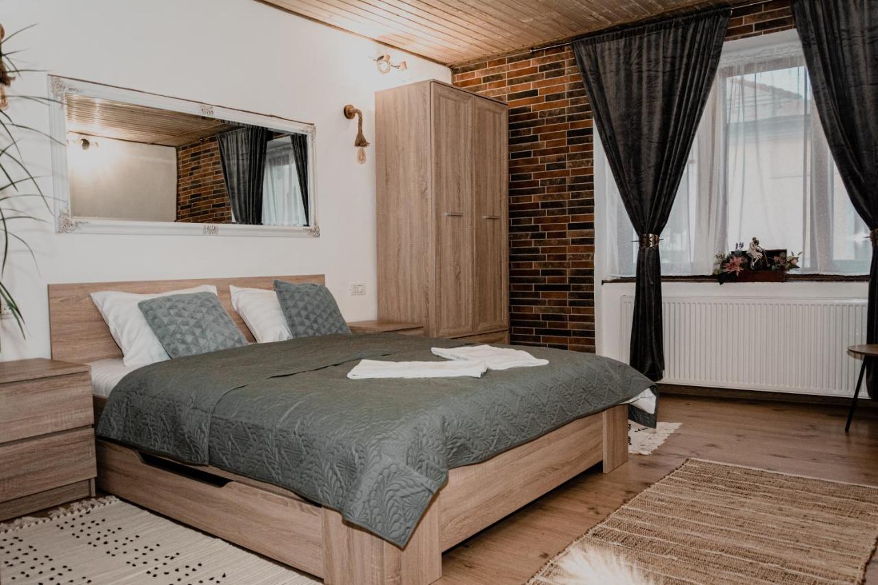 Central Garden Apartments Braşov Eksteriør billede