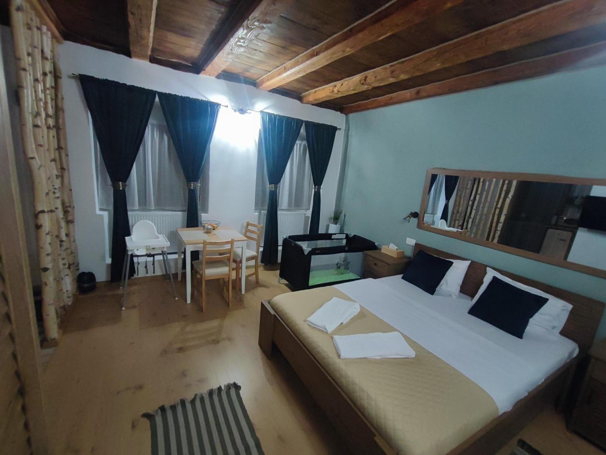Central Garden Apartments Braşov Eksteriør billede